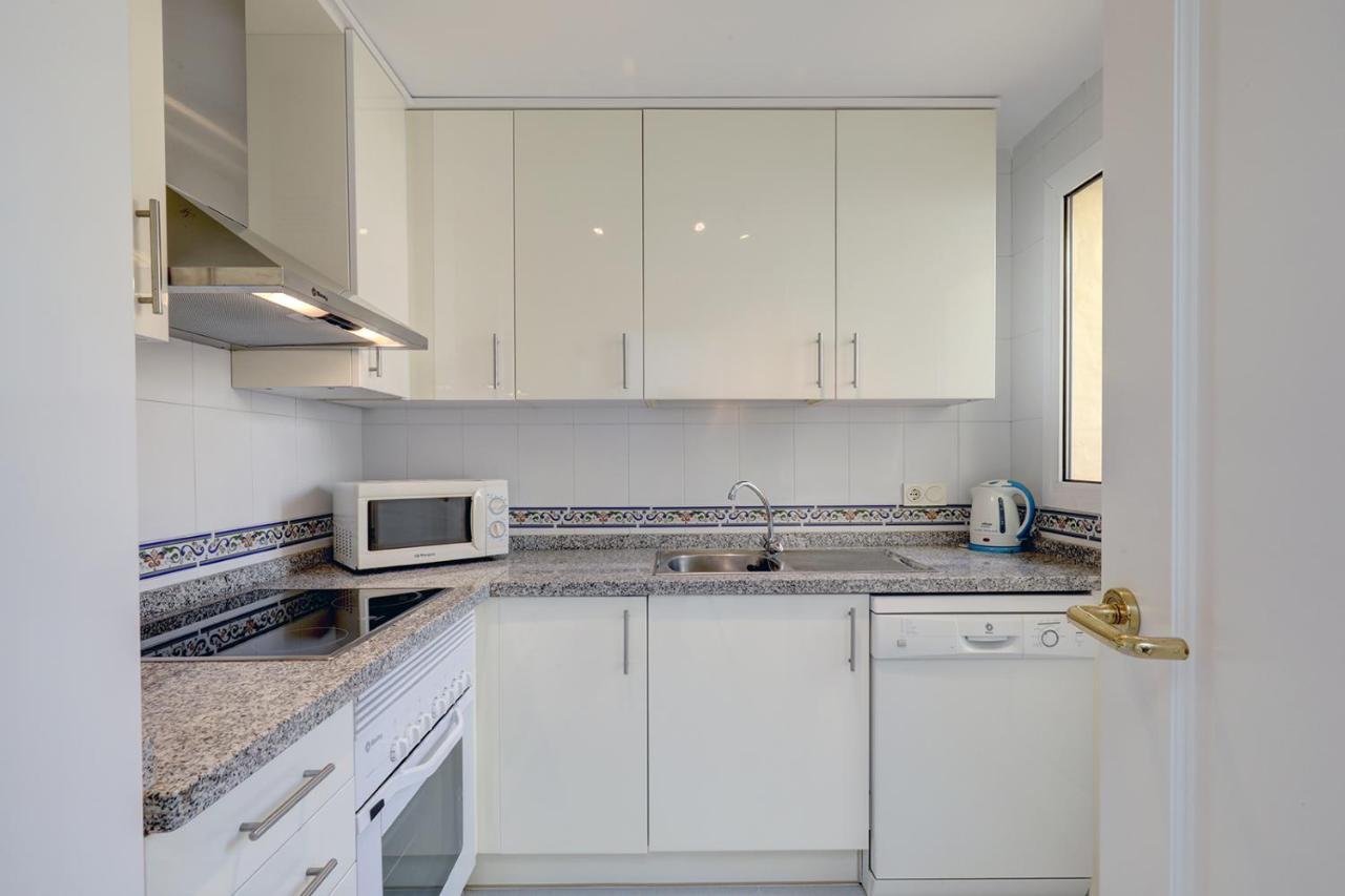 Duquesa Village Apartment - 2 Bed/2 Bath Apartment With Panoramic Sea Views มานิลบา ภายนอก รูปภาพ