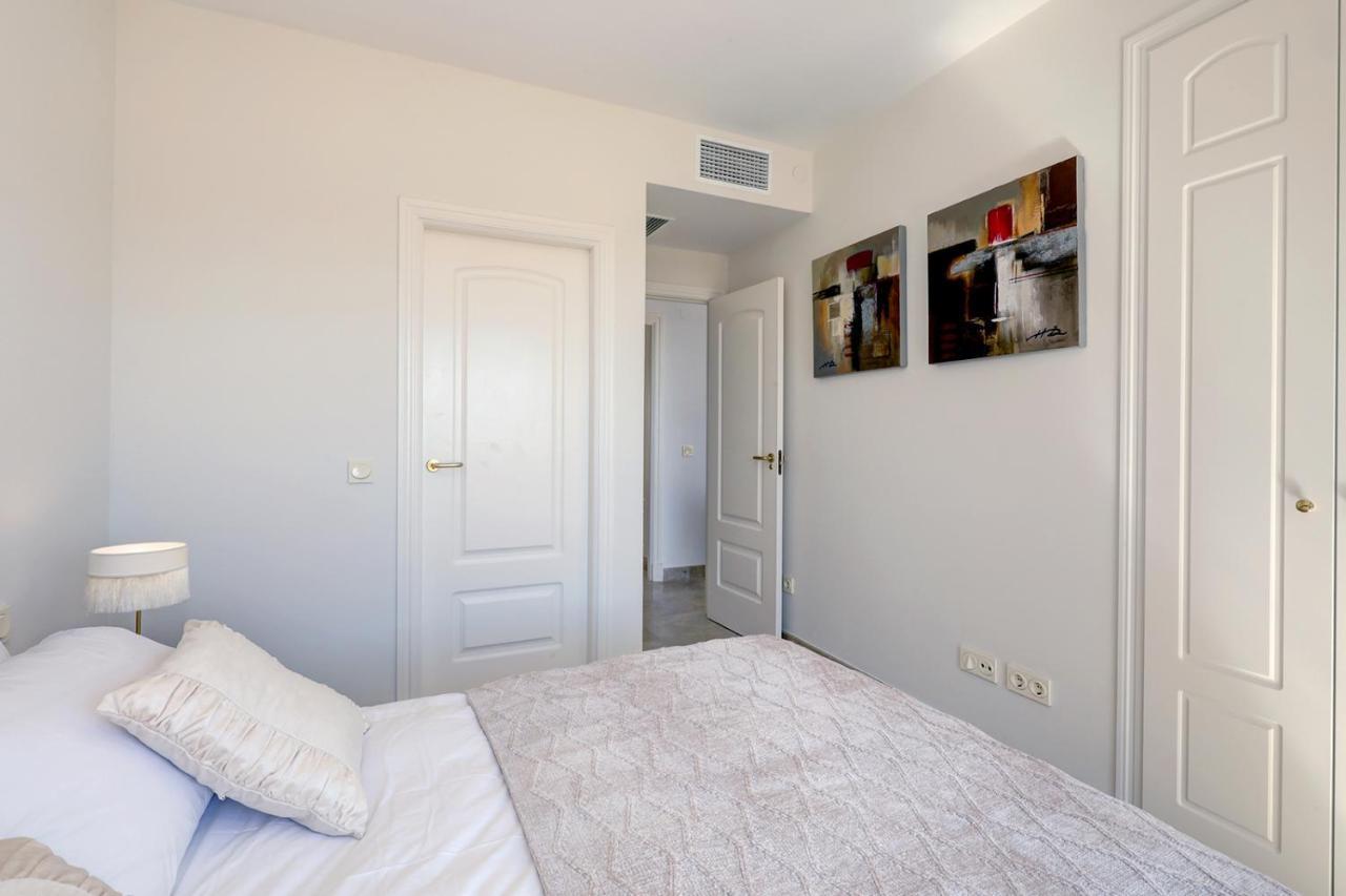 Duquesa Village Apartment - 2 Bed/2 Bath Apartment With Panoramic Sea Views มานิลบา ภายนอก รูปภาพ