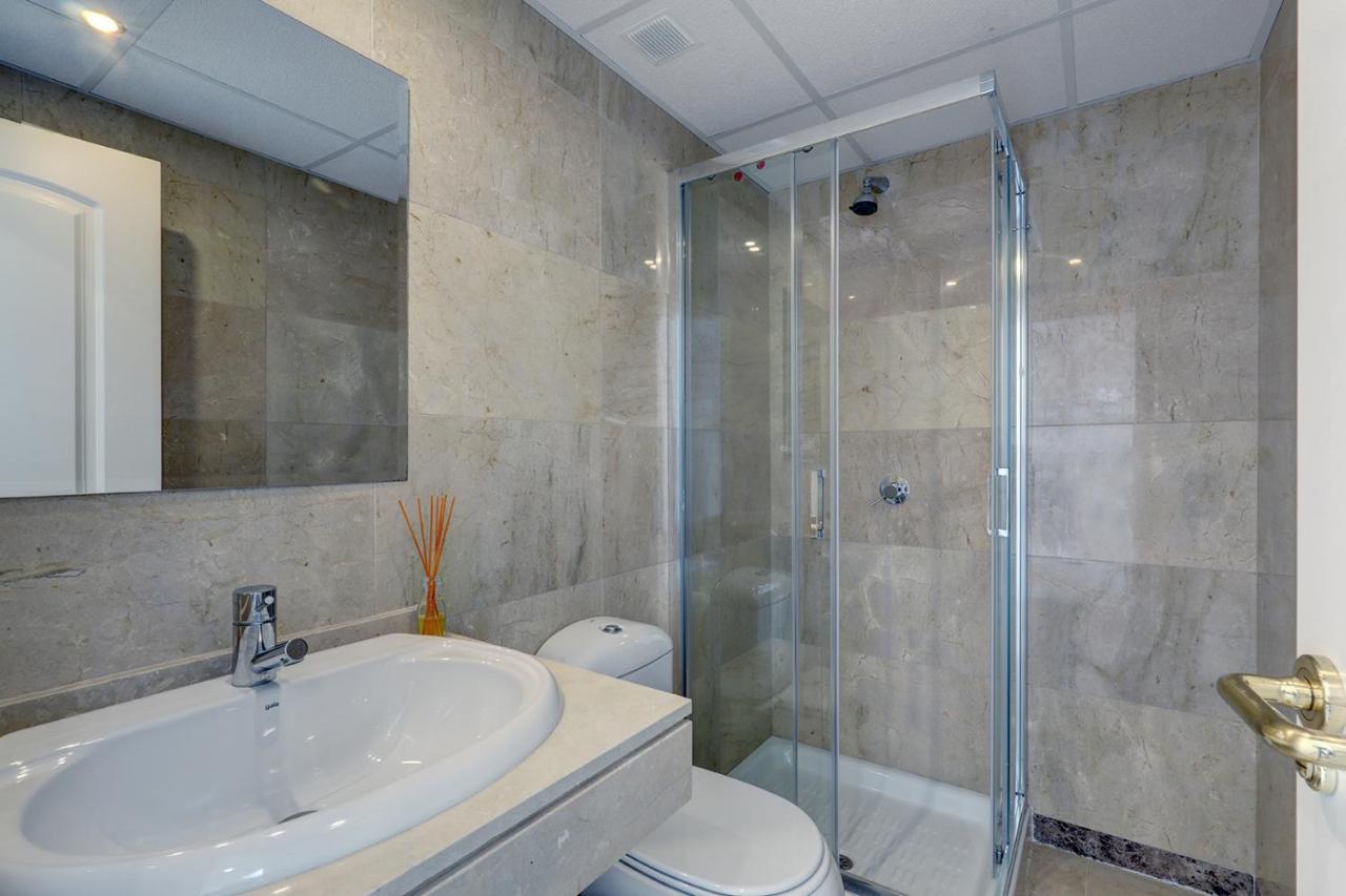 Duquesa Village Apartment - 2 Bed/2 Bath Apartment With Panoramic Sea Views มานิลบา ภายนอก รูปภาพ