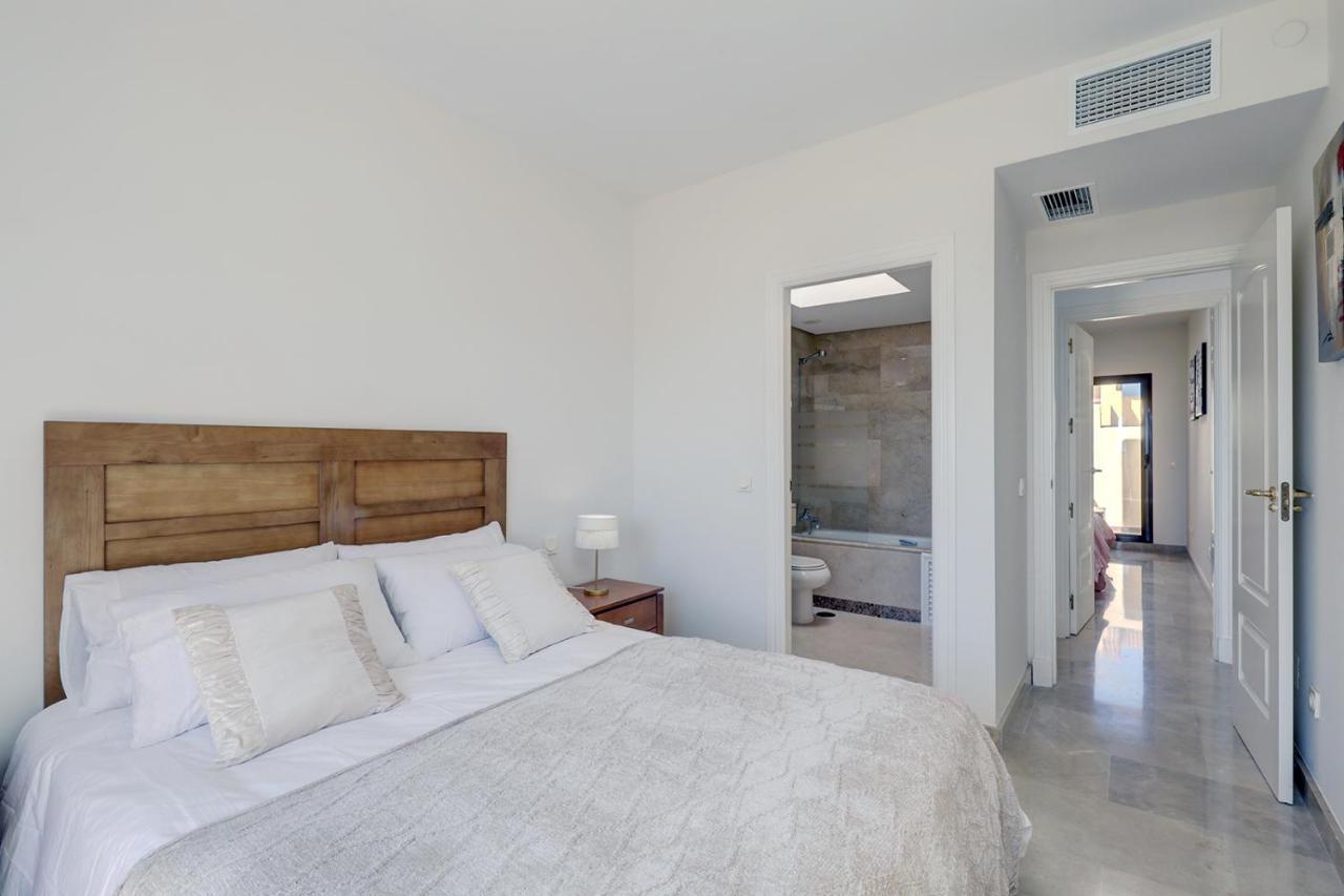 Duquesa Village Apartment - 2 Bed/2 Bath Apartment With Panoramic Sea Views มานิลบา ภายนอก รูปภาพ