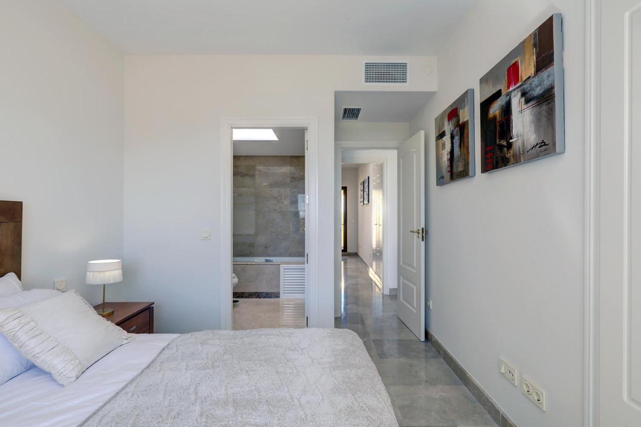 Duquesa Village Apartment - 2 Bed/2 Bath Apartment With Panoramic Sea Views มานิลบา ภายนอก รูปภาพ