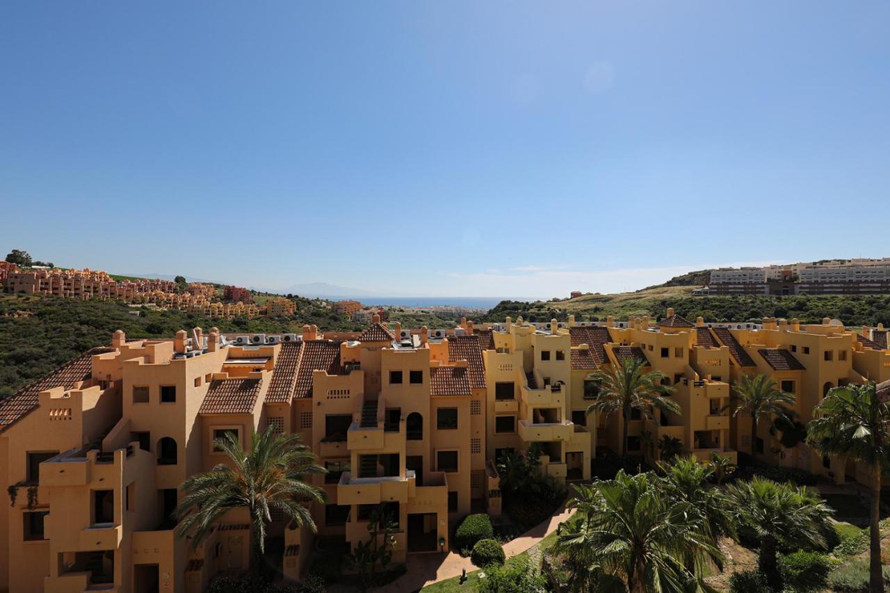 Duquesa Village Apartment - 2 Bed/2 Bath Apartment With Panoramic Sea Views มานิลบา ภายนอก รูปภาพ