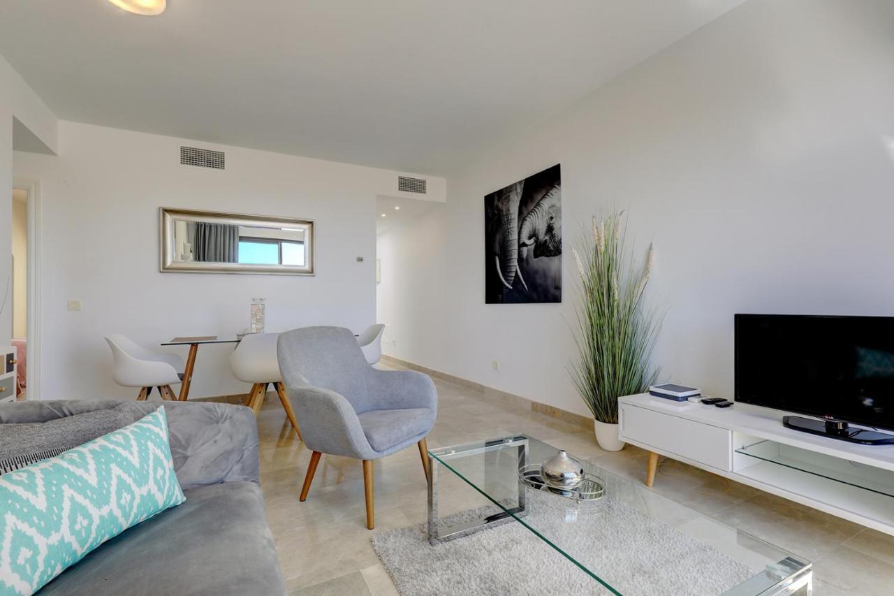 Duquesa Village Apartment - 2 Bed/2 Bath Apartment With Panoramic Sea Views มานิลบา ภายนอก รูปภาพ